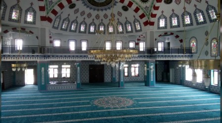 ehitler camii cuma gn alyor