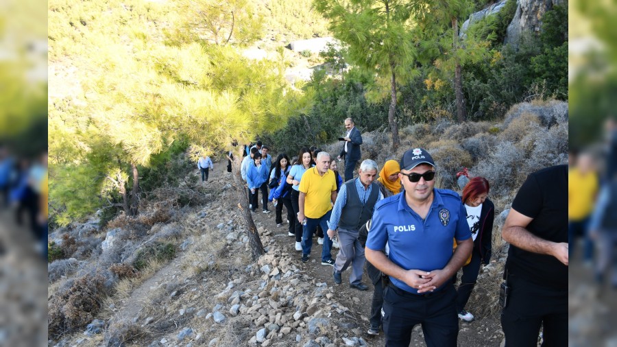 Softa Kalesi Zirvesindeki Dev Bayramz tren ve dua ile deitirildi