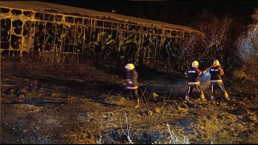 Kaledibi Mahallesi�nde Yang�n: Muz Seras� Zarar G�rd�