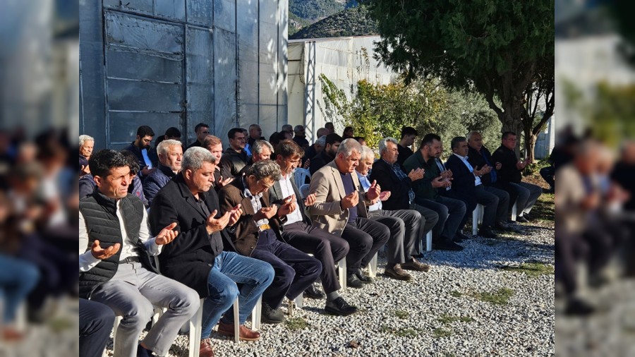 Ali Deniz Vefat�n�n Y�l D�n�m�nde Dualarla An�ld�