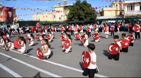 Atatrkn evlatlar 29 Ekim Cumhuriyet Bayramn byk cokuyla kutlad