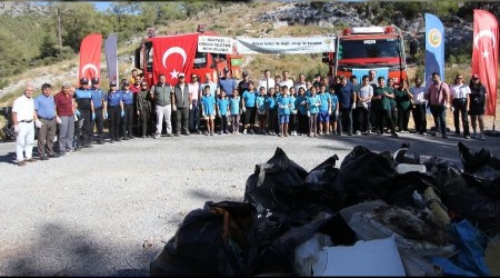 Minik eller "Yeil Vatan" iin evre temizlii yapt