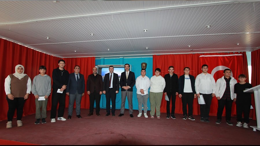 Durmu� Tufan Anadolu �mam Hatip Lisesi�nde Naat Yazma ve Okuma Yar��mas� D�zenlendi